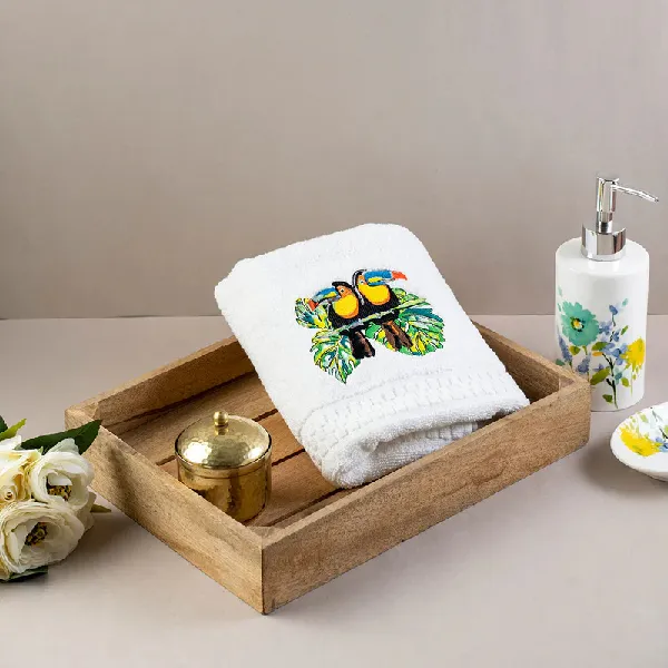 Dhagaraga Hand Towel Tropical Toucan